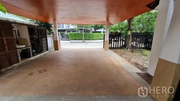 Detached House for rent in Saphan Sung, Bangkok - Spacious covered parking area with wood ceiling and built-in utility cabinet.