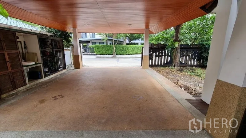Detached House for rent in Saphan Sung, Bangkok - Spacious covered parking area with wood ceiling and built-in utility cabinet.