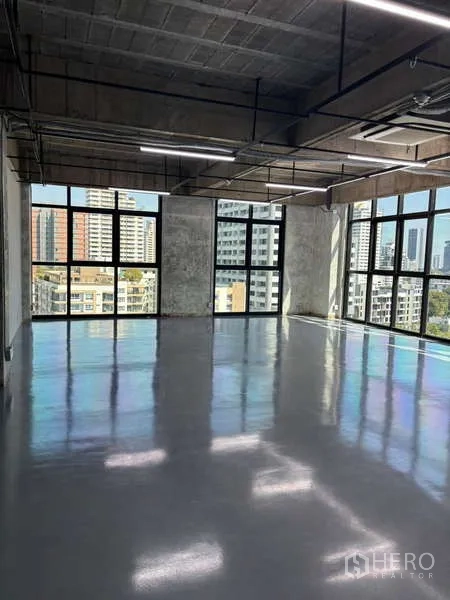 Office Space for rent - Bright 88 sqm workspace with panoramic city views through full-height glazing.