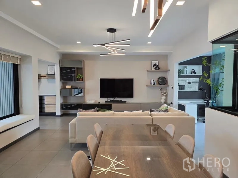 ทาวน์เฮาส์ ให้เช่า - ผนังสื่อบันเทิงพร้อมชั้นลอย ตรงข้ามพื้นที่นั่งเล่นและมุมทำงาน