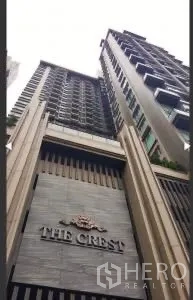 คอนโด ให้เช่าหรือขายในKhlong Toei, Bangkok - ด้านหน้าตึกสูง The Crest มุมมองจากพื้นถนน