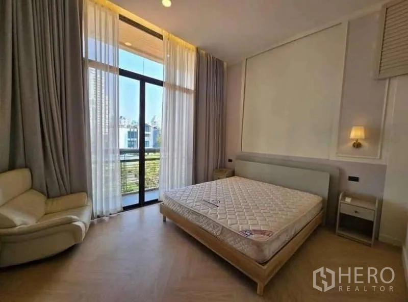 Townhouse for rent - Master bedroom with large windows, balcony access, and city views.