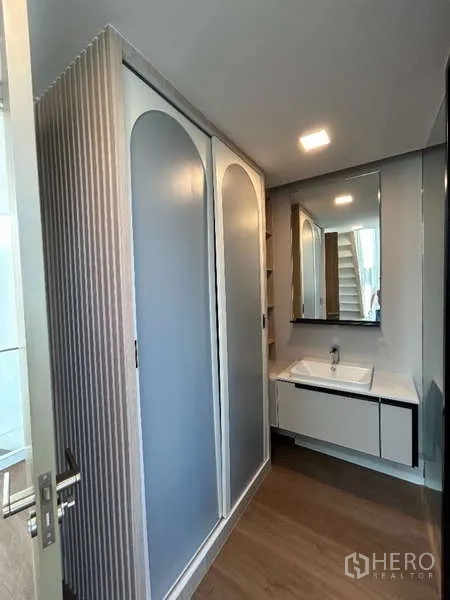 Detached House for rent in Saphan Sung, Bangkok - Bathroom with vanity and arched cabinet doors in a modern neutral palette.