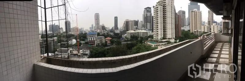 คอนโด ให้เช่าหรือขายในWatthana, Bangkok - ระเบียงยาวรอบมุม มองเห็นวิวสกายไลน์วัฒนา