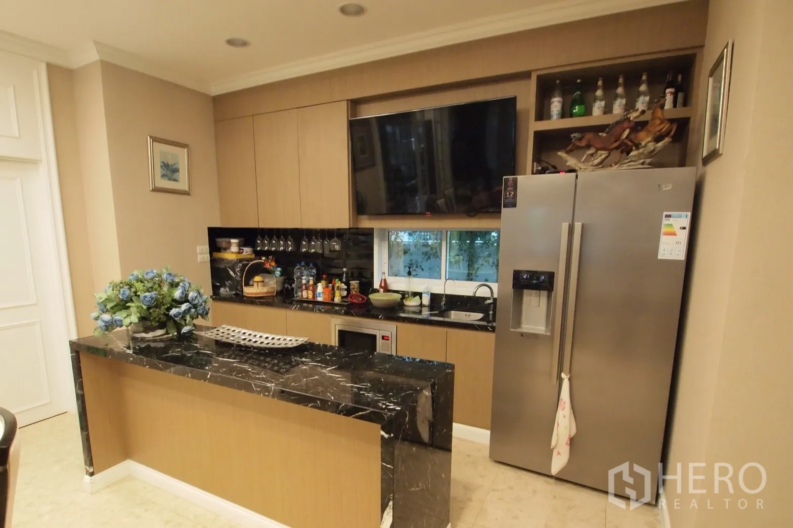 Detached House for rent or sale in Saphan Sung, Bangkok - Contemporary kitchen with black marble counters, light wood cabinetry and large fridge