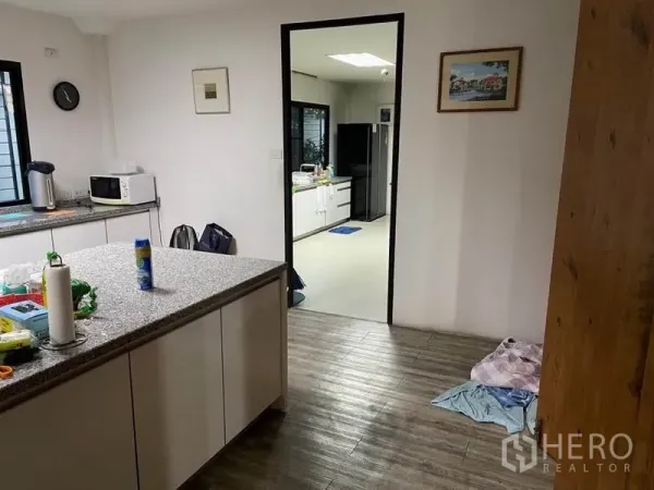 Office Space for rent in Khlong Toei, Bangkok - Pantry and kitchen with island countertop and appliances.