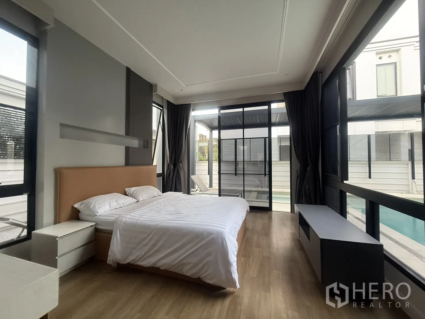 Detached House for rent in Saphan Sung, Bangkok - Corner master bedroom opening to terrace and swimming pool.