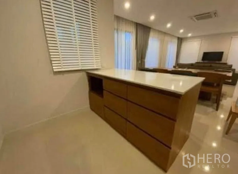 บ้าน ให้เช่า - เคาน์เตอร์สไตล์ไอแลนด์พร้อมลิ้นชัก เก็บของ ถัดจากมุมทานอาหาร