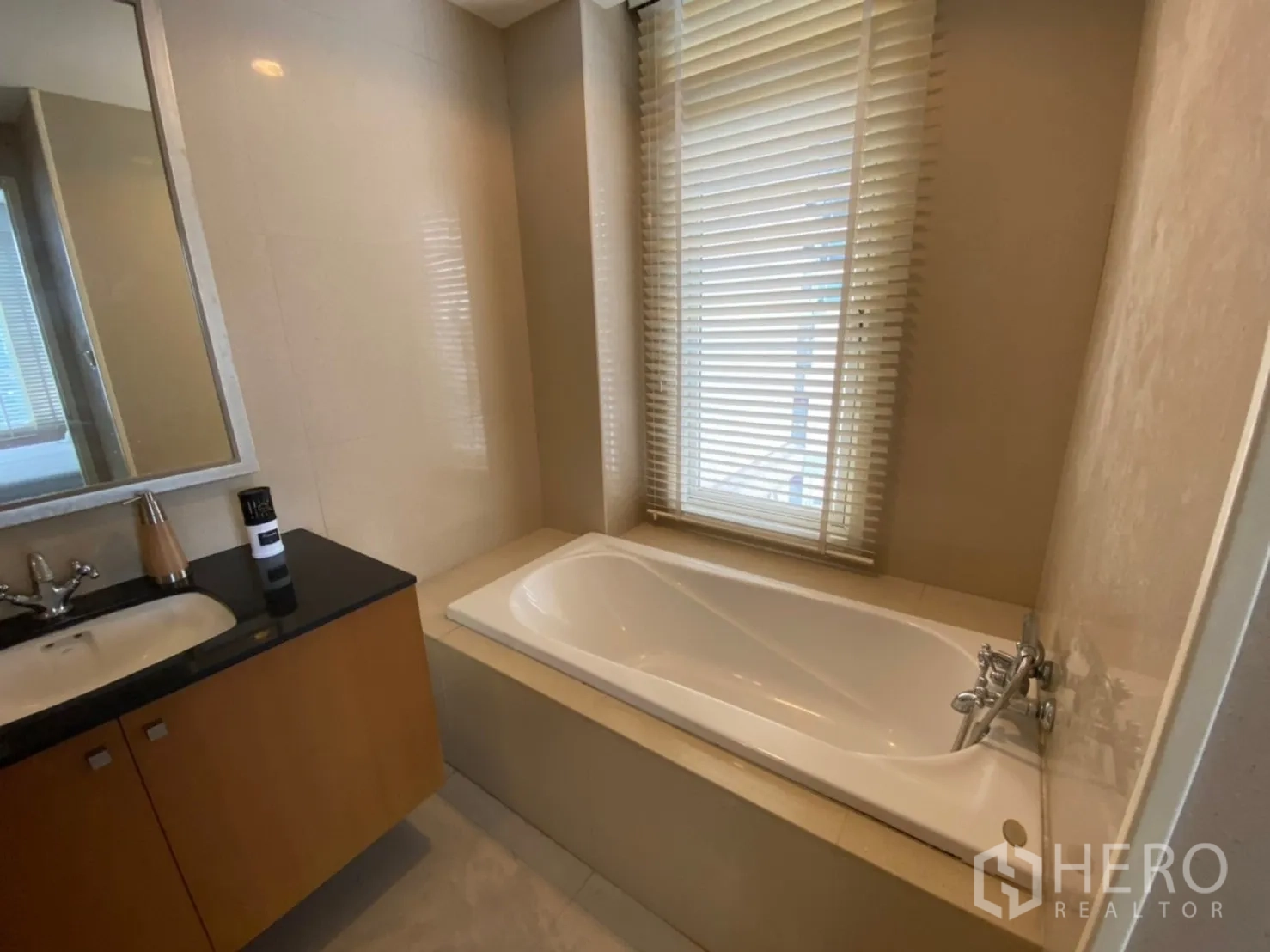 Condominium for rent in Watthana, Bangkok - Bathroom with bathtub, vanity and window blinds.