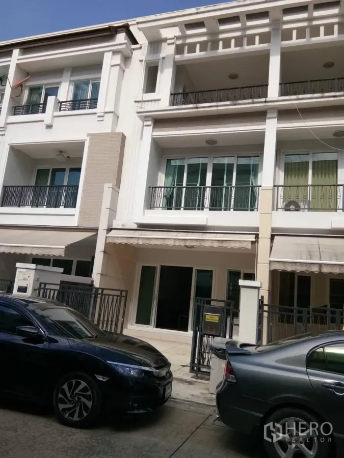 Townhouse for rent in Bang Kho Laem, Bangkok - Three-storey modern townhouse facade with balconies and gated parking on a quiet lane in Bang Kho Laem.