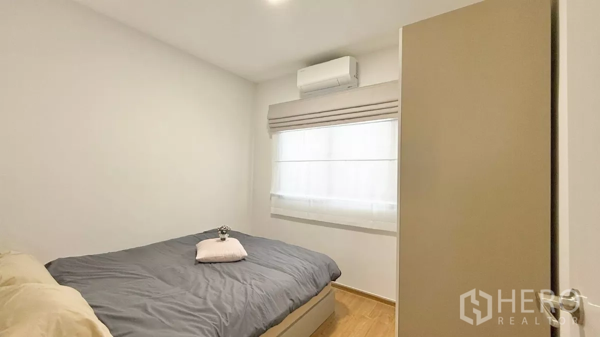 Townhouse for rent in Bang Phli, Samut Prakan - Second bedroom angle showing window, AC and soft blinds.