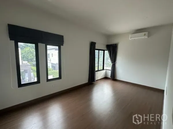 Detached House for sale in Khlong Sam Wa, Bangkok - Spacious corner bedroom with wood flooring, air conditioner and large windows