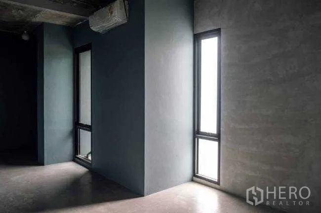 Office Space for rent or sale in Lak Si, Bangkok - Narrow vertical windows in a dark-painted alcove bringing in natural light.