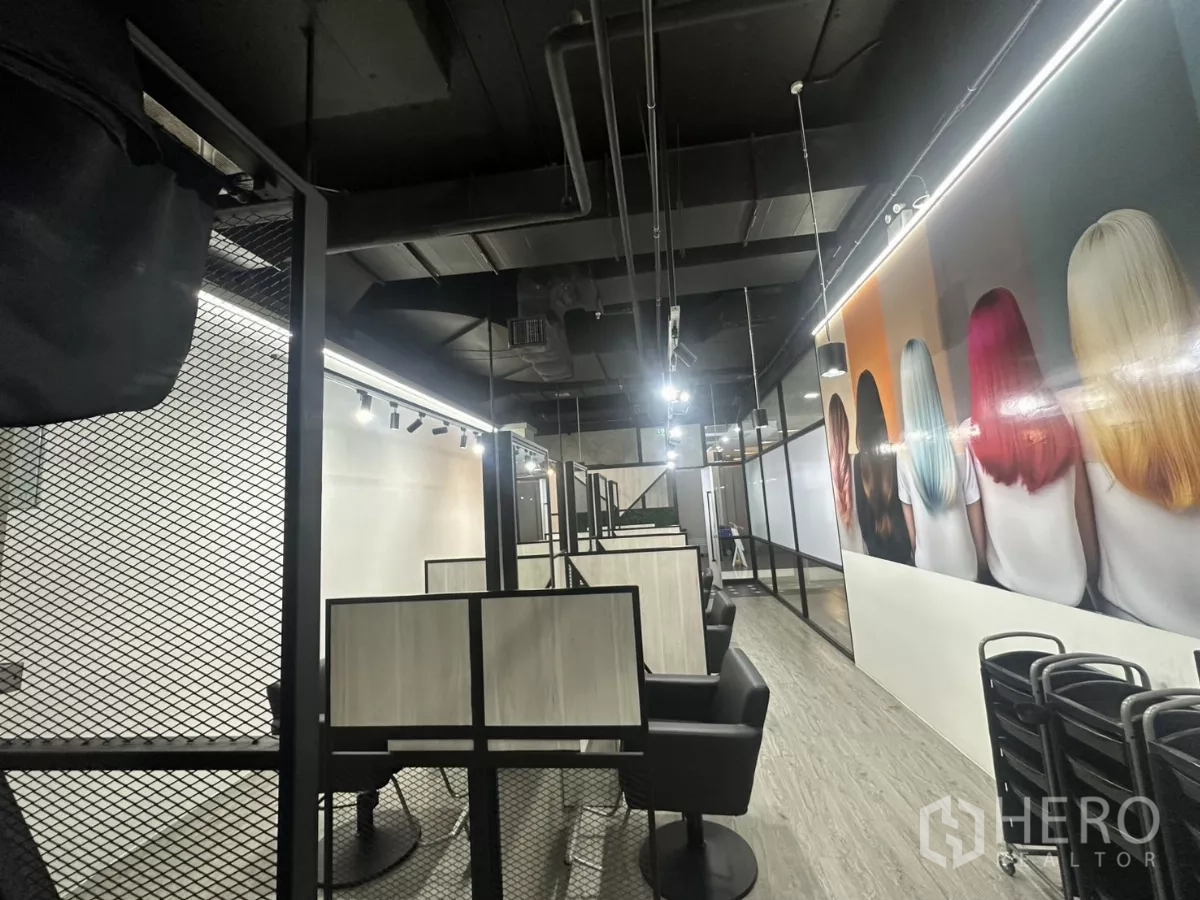 Retail Space for rent in Mueang Nakhon Pathom, Nakhon Pathom - Modern third-floor salon interior with individual styling stations, partitions and track lighting.