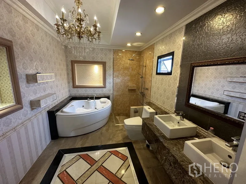 独立式住宅 出售在Lam Luk Ka, Pathum Thani - 豪华卫浴 按摩浴缸 双台盆与雨淋花洒