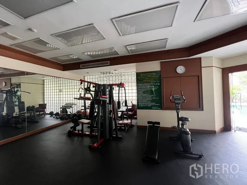 คอนโด ให้เช่าหรือขายในKhlong Toei, Bangkok - มุมห้องออกกำลังกายพร้อมเครื่องออกกำลังกายรวมและจักรยาน