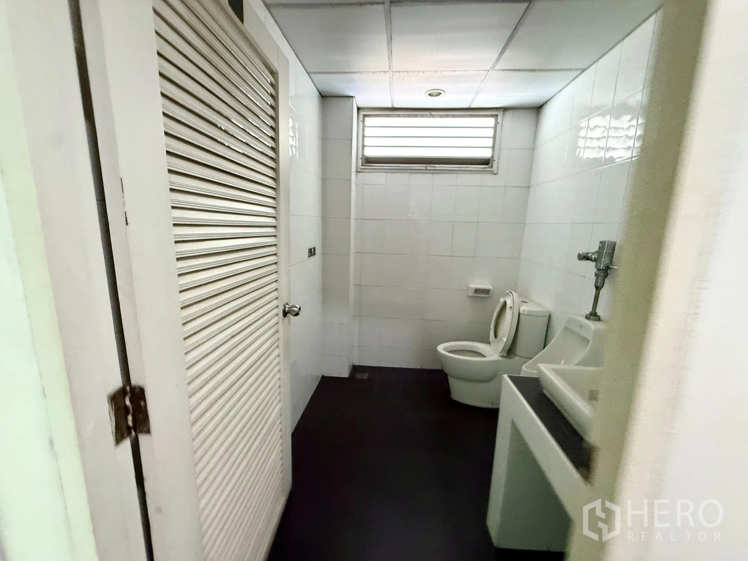 Office Space for rent in Bueng Kum, Bangkok - Pantry kitchenette with sink, cabinets and countertop under the stairs.