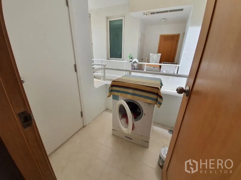 คอนโด ขาย - พื้นที่ซักล้าง เครื่องซักผ้าแบบฝาหน้า และโซนใช้งานอเนกประสงค์