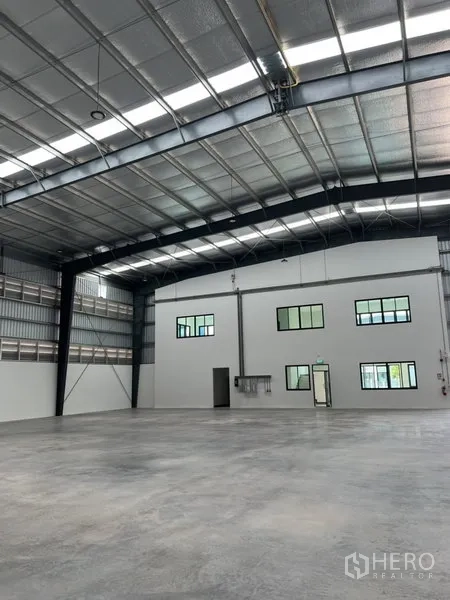 Factory for rent in Bang Sao Thong, Samut Prakan - Wide-angle view of the factory hall with mezzanine-style office facade.