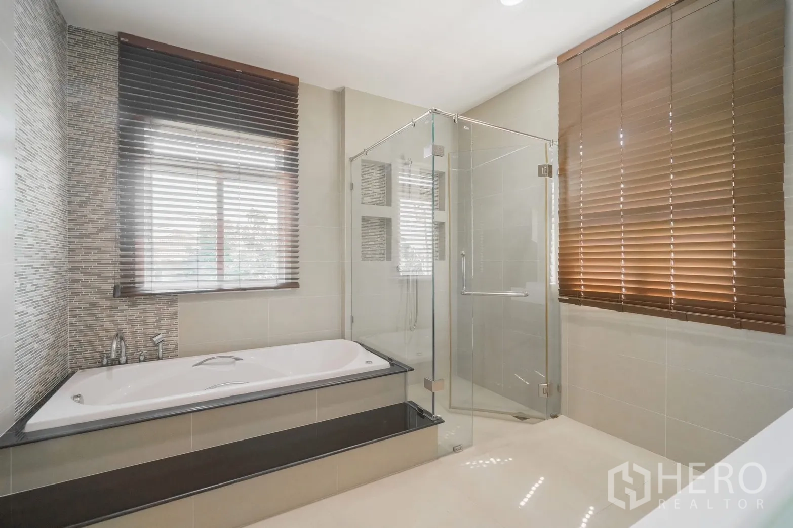 Detached House for rent or sale in Saphan Sung, Bangkok - Contemporary bathroom with bathtub, glass shower and blinds.