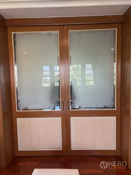 Detached House for rent in Bang Phli, Samut Prakan - Frosted glass double doors with wooden frame and decorative trim.