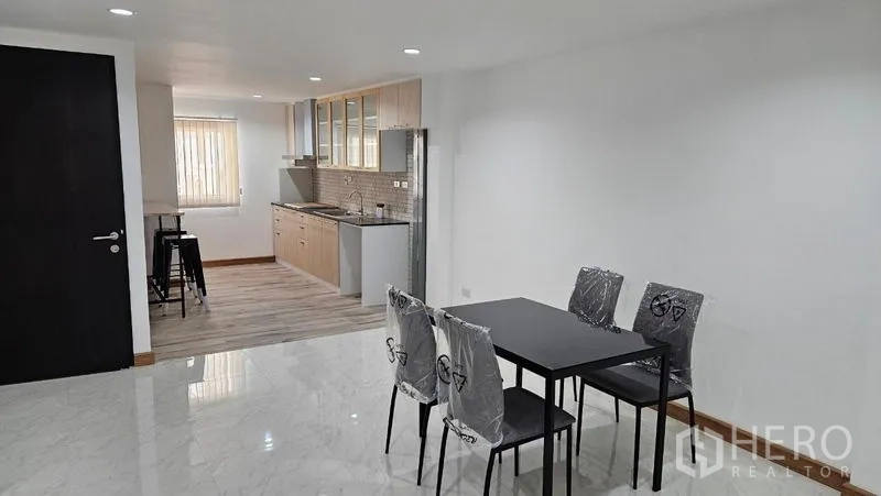 สำนักงานที่บ้าน ให้เช่าในBang Na, Bangkok - มุมรับประทานอาหารเชื่อมครัว รับแสงธรรมชาติ