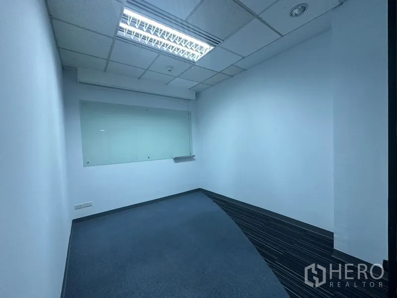 Office Space for rent in Khlong Toei, Bangkok - Compact meeting room with a glass whiteboard and recessed lighting.