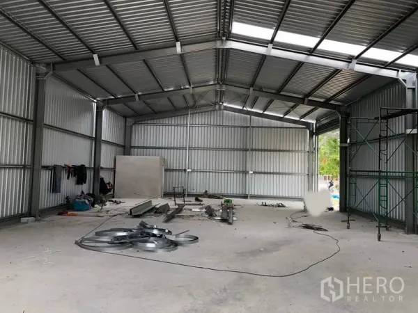 คลังสินค้า ให้เช่าในBang Yai, Nonthaburi - ภายในโกดังโครงเหล็ก เพดานทรงจั่วสูง พื้นคอนกรีตโล่ง