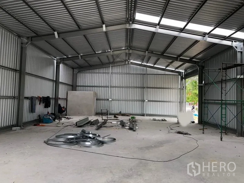 คลังสินค้า ให้เช่าในBang Yai, Nonthaburi - ภายในโกดังโครงเหล็ก เพดานทรงจั่วสูง พื้นคอนกรีตโล่ง