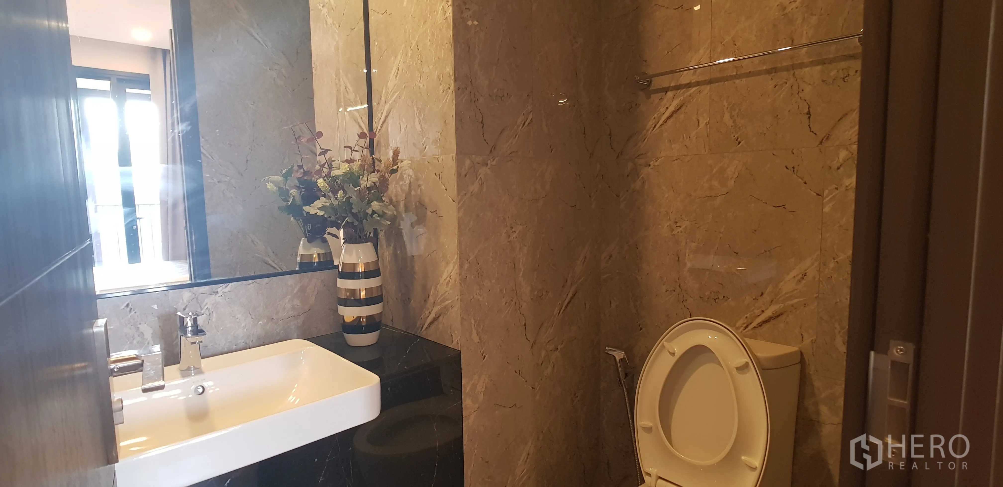 Property Image #7 for property HRE00352