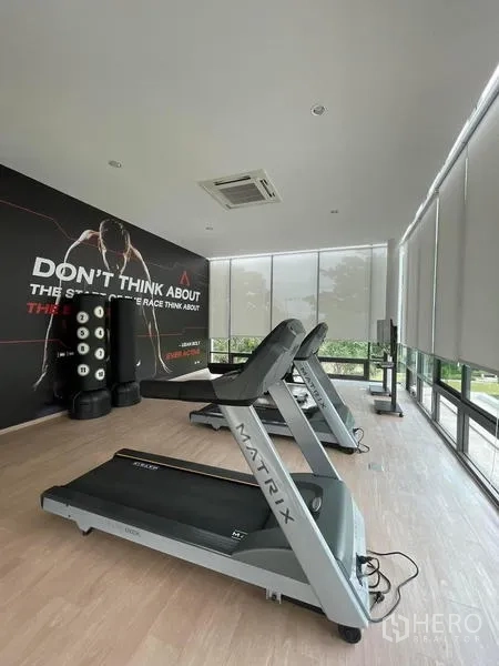 ทาวน์เฮาส์ ให้เช่าในPrawet, Bangkok - ห้องฟิตเนสมีลู่วิ่ง อัดแน่นด้วยกระจกบานใหญ่รับแสงธรรมชาติ