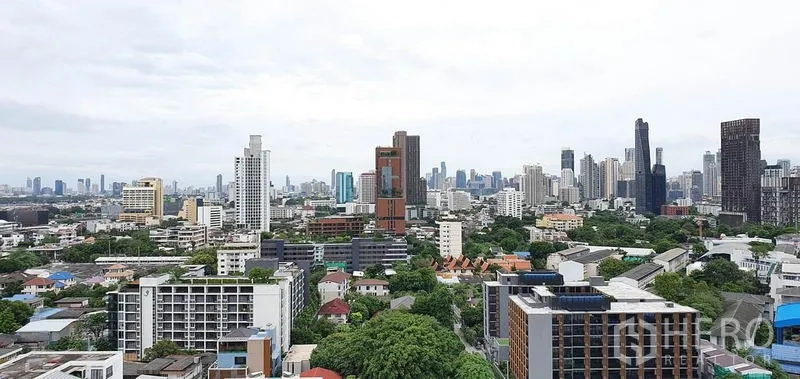 Condominium for sale in Khlong Toei, Bangkok - Panoramic Bangkok skyline view from a high-floor Sukhumvit condominium.