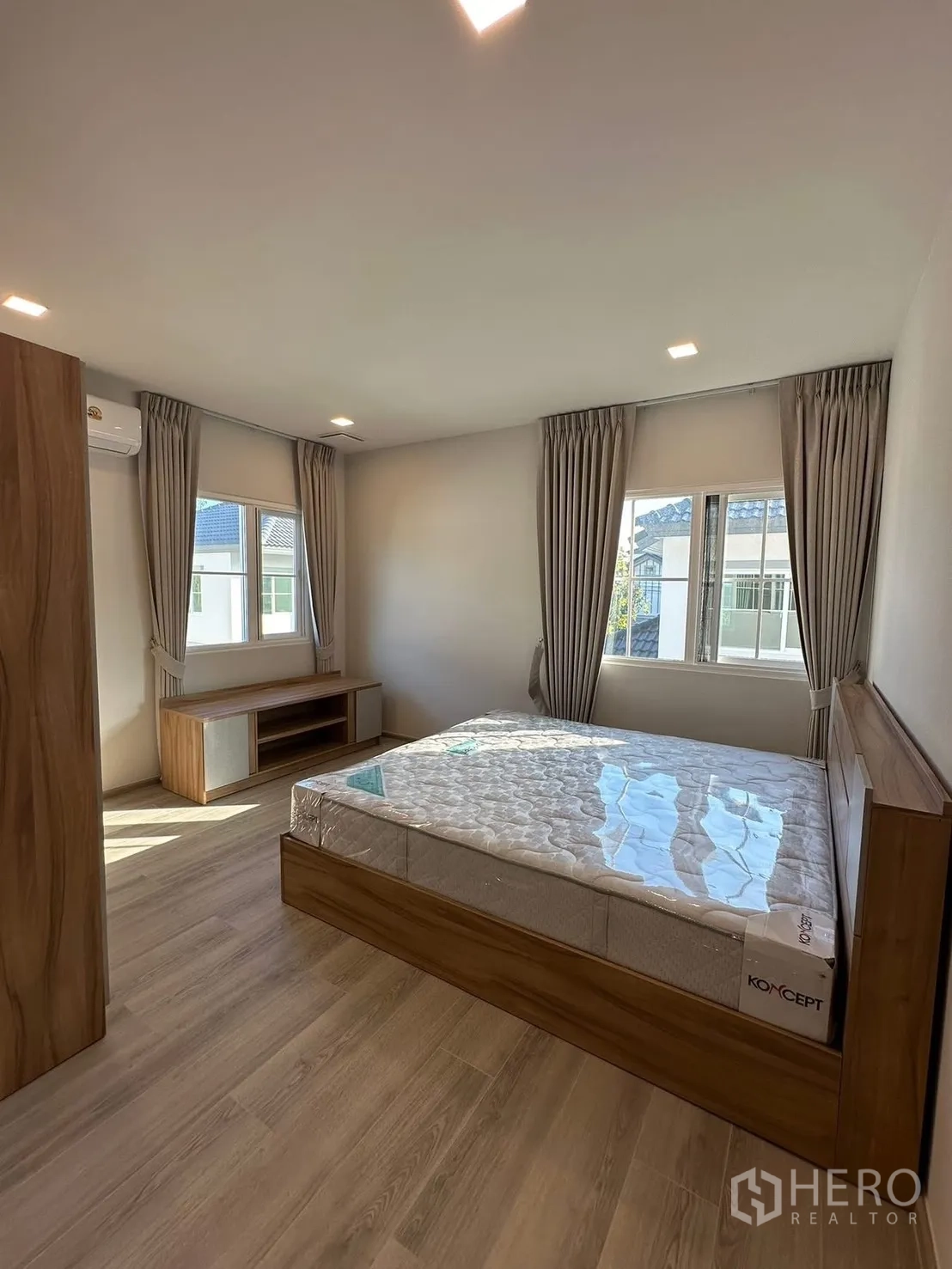 Detached House for rent in Bang Phli, Samut Prakan - Bedroom from another angle showing large windows and flooring.