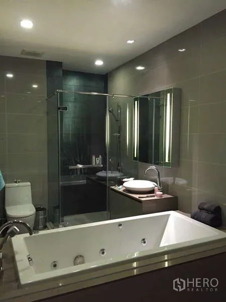 Condominium for rent in Bang Rak, Bangkok - Full modern bathroom with separate shower, toilet and jet soaking tub.