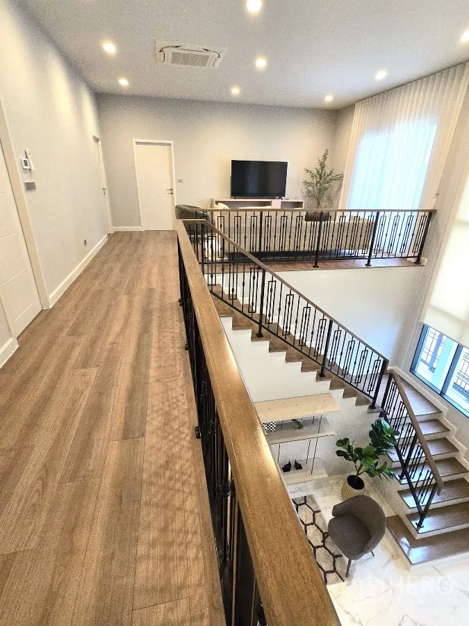 Detached House for rent in Bang Phli, Samut Prakan - Open landing overlooking foyer with wood flooring and decorative railing.