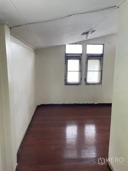 Detached House for rent in Suan Luang, Bangkok - Narrow room with a sloped ceiling and twin vertical windows.