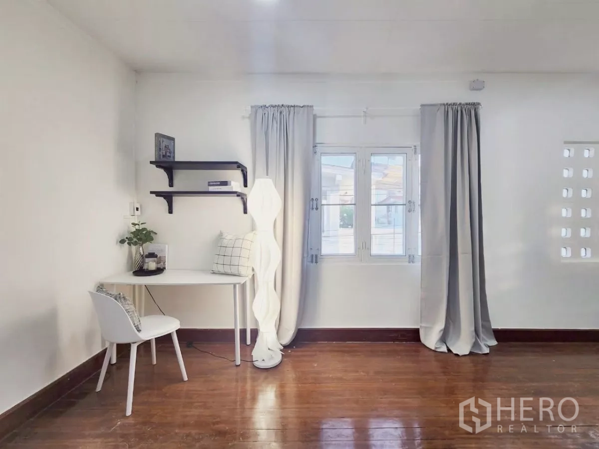 Detached House for rent in Chatuchak, Bangkok - Home office nook with desk, shelves, tall sculptural lamp and curtains.
