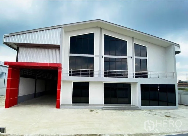 Warehouse for sale in Krathum Baen, Samut Sakhon - Front elevation of a new warehouse with expansive glazing and paved yard.