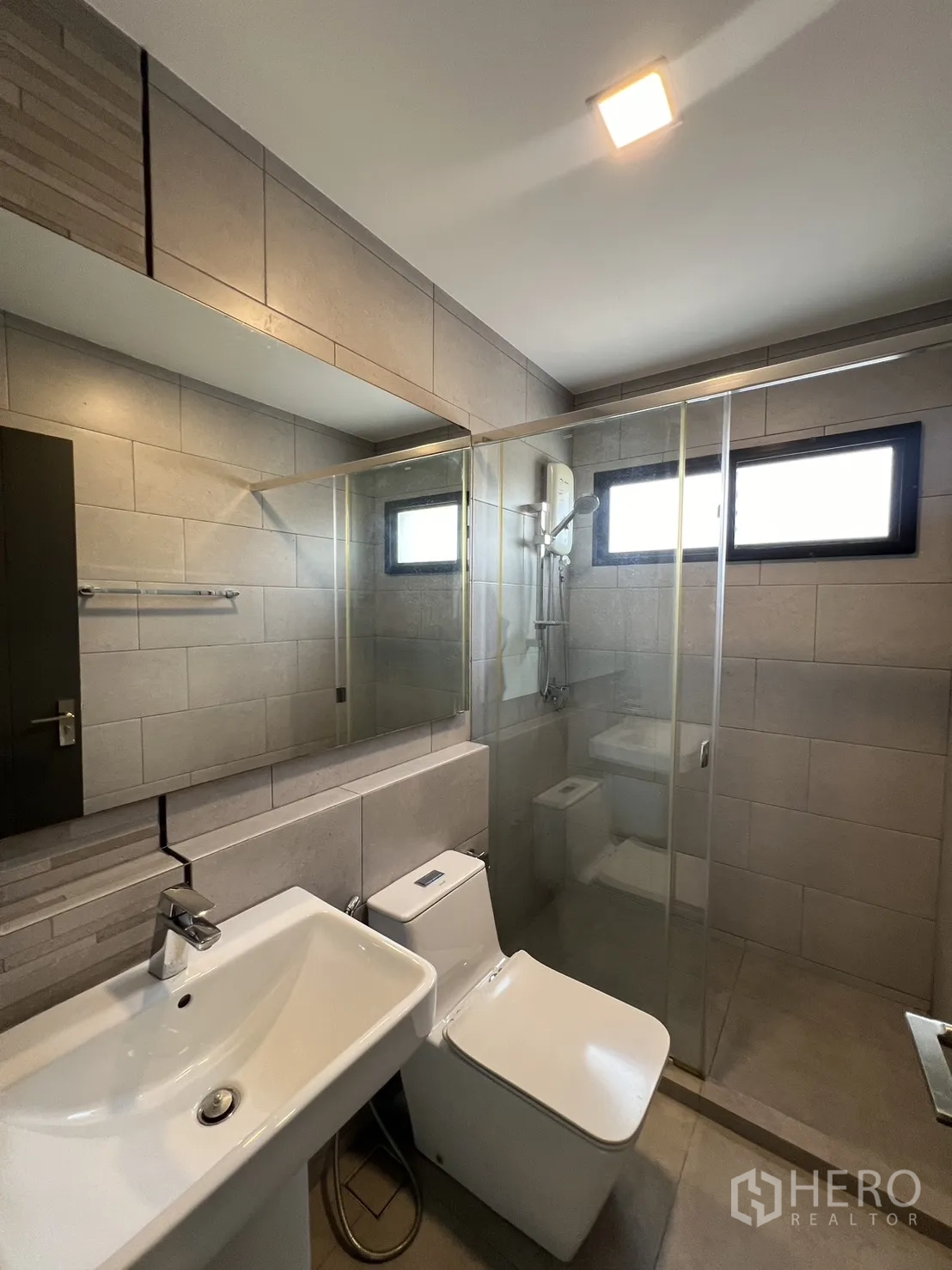 Detached House for rent in Bang Phli, Samut Prakan - Guest bathroom with glass shower, vanity and toilet.