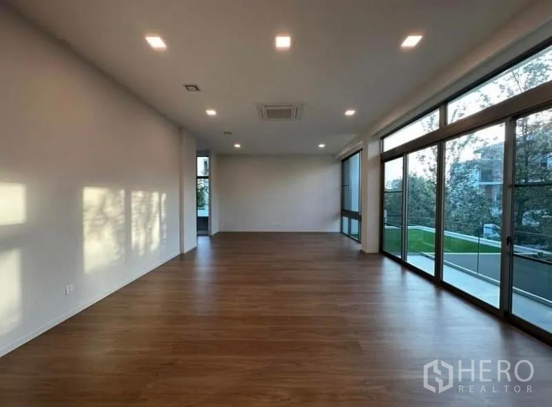 Detached House for rent - Large lounge with full-height windows on two sides overlooking the garden.