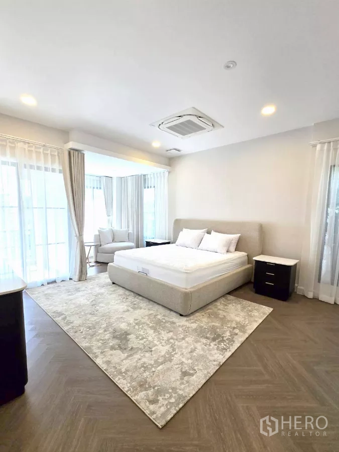 Detached House for rent in Saphan Sung, Bangkok - Large master bedroom with king bed, bay windows and soft lighting.