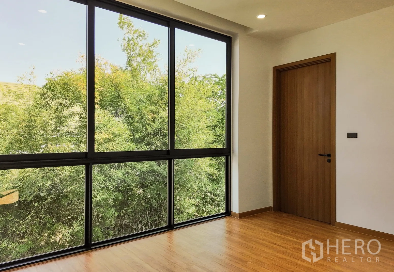 Property Image #3 for property HRE00717