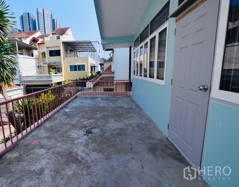 Detached House for rent in Bang Na, Bangkok - Spacious upper-floor terrace with metal railing overlooking a quiet residential area.