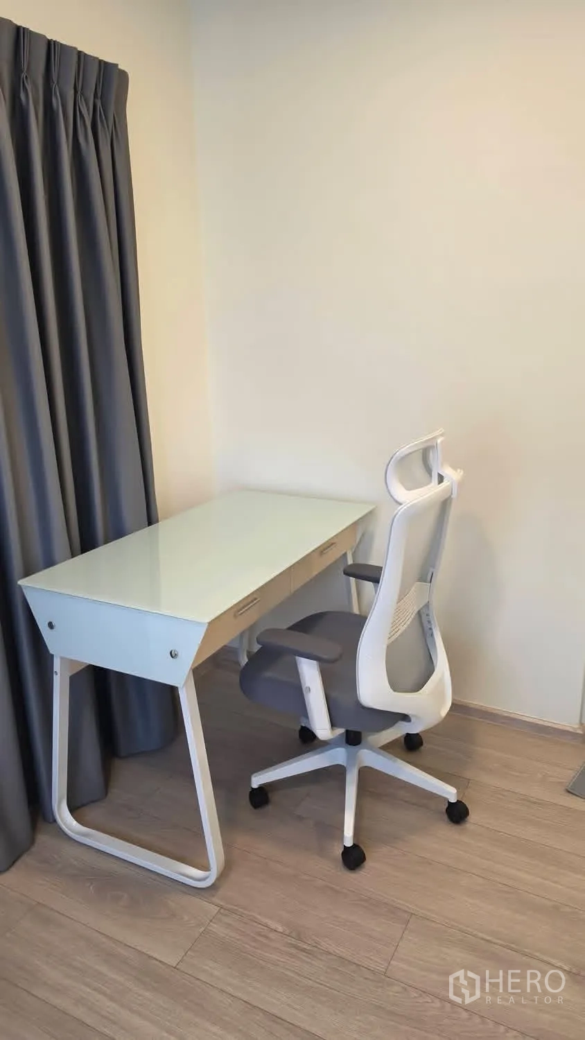 Detached House for rent in Bang Phli, Samut Prakan - Compact study corner with desk and ergonomic chair beside curtains.