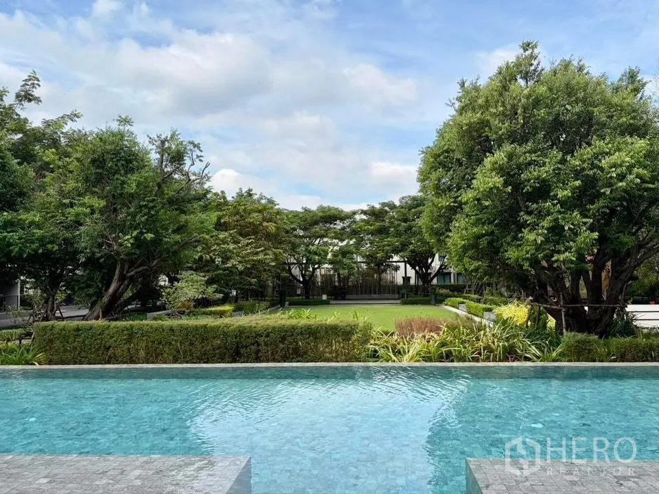 Detached House for rent in Bang Phli, Samut Prakan - Communal swimming pool overlooking landscaped gardens and mature trees in the estate.