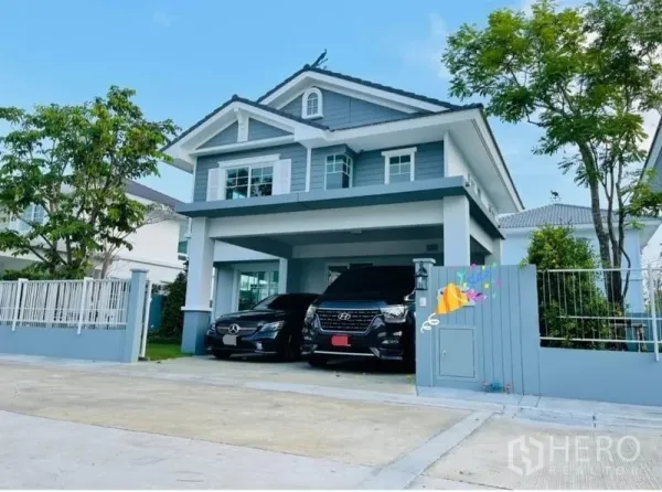 Detached House for rent or sale - Two-storey blue-grey detached house with gated entrance and covered parking for two cars