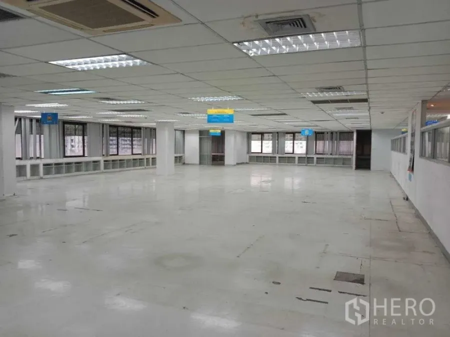 Office Space for rent in Watthana, Bangkok - Large vacant office space with AC vents, suspended lights and wide windows.