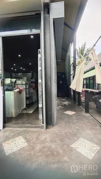 Shophouse for rent in Bang Kho Laem, Bangkok - Entrance walkway with sliding glass door and a staircase leading to the upper level.