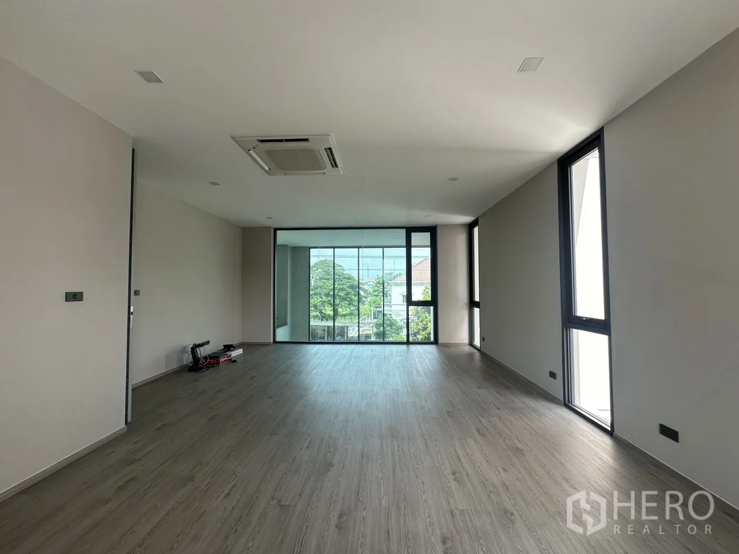 Home Office for rent or sale in Suan Luang, Bangkok - Long room with wood floors, side windows, and natural light.