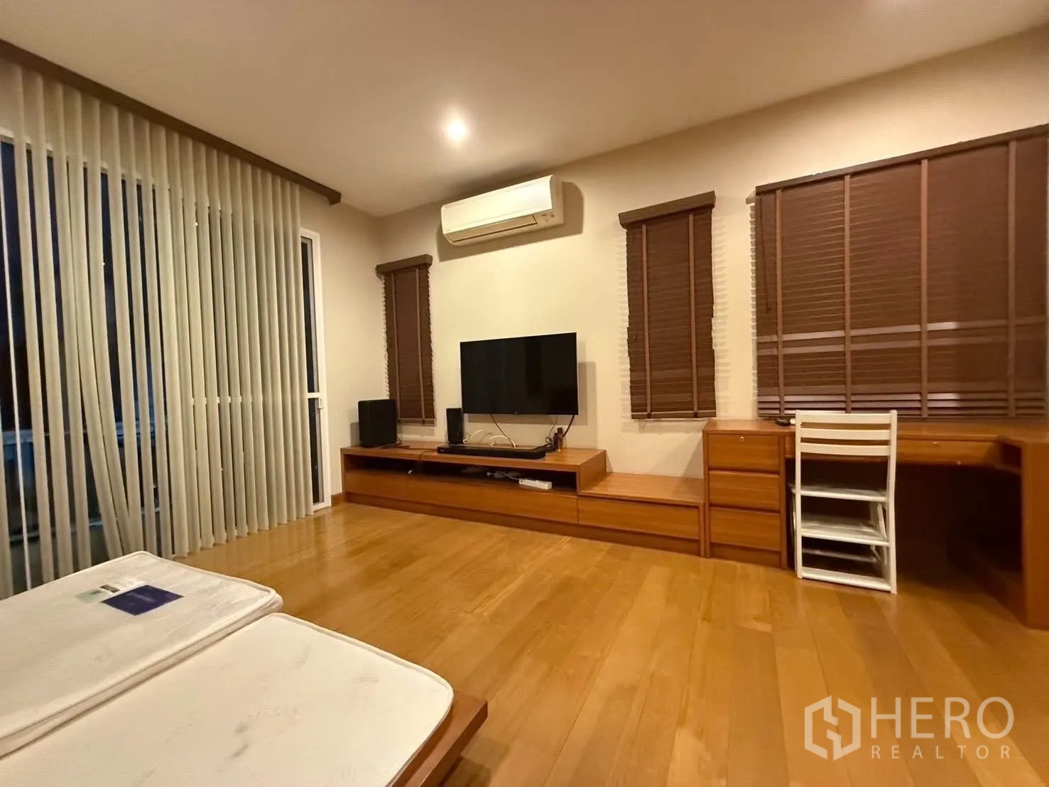Property Image #22 for property HRE00812